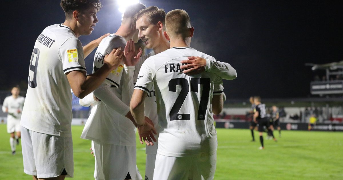 Die U21 bejubelt ihre Tore gegen Eintracht Stadtallendorf. (Bild: IMAGO / Hartenfelser)