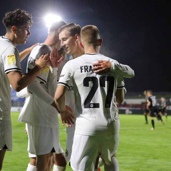  Die U21 bejubelt ihre Tore gegen Eintracht Stadtallendorf. (Bild: IMAGO / Hartenfelser)