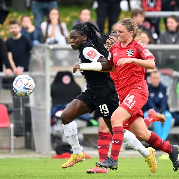  Das Ergebnis zur Halbzeit dürfte der SGE nicht gefallen. (Bild: IMAGO / Jan Huebner)