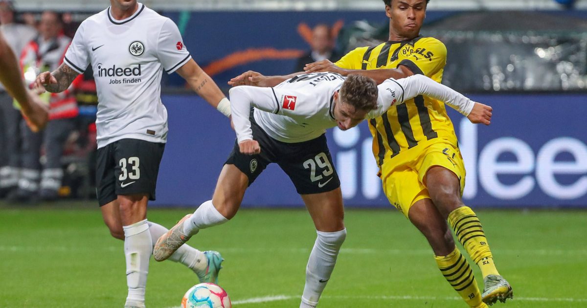 Nicht gepfiffenes Foul von Adeyemi an Lindström. (Bild: IMAGO / osnapix)