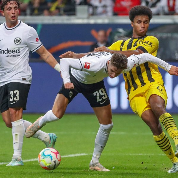  Nicht gepfiffenes Foul von Adeyemi an Lindström. (Bild: IMAGO / osnapix)