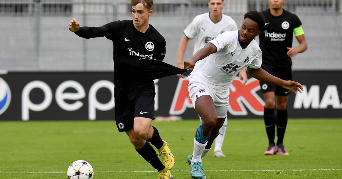 Tim Hannak und die Frankfurter U19 treffen auf Alkmaar. (Foto: imago/Jan Huebner)