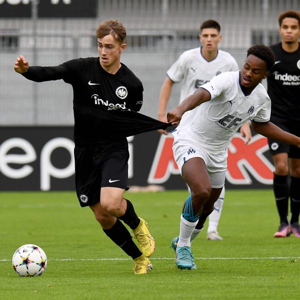  Tim Hannak und die Frankfurter U19 treffen auf Alkmaar. (Foto: imago/Jan Huebner)