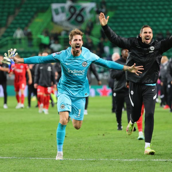  Alle Dämme brachen nach dem Abpfiff. Auch bei Kevin Trapp. (Foto: IMAGO / HMB-Media)