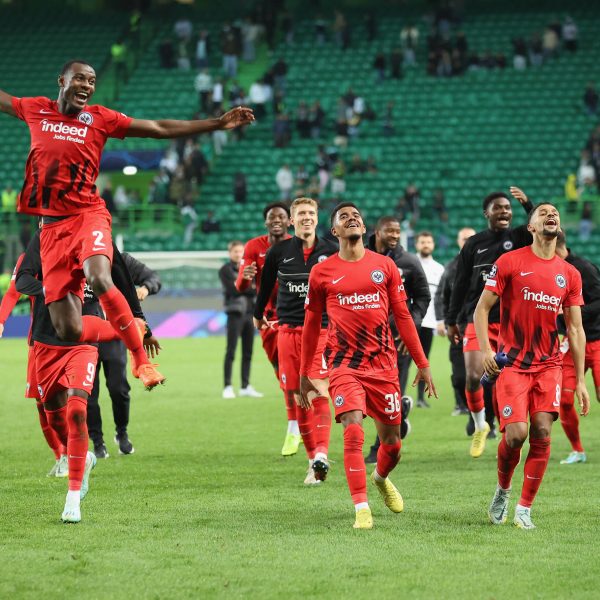  Jubel über den Achtelfinal-Einzug bei den Eintracht-Kickern. (Foto: imago/HMB-media)