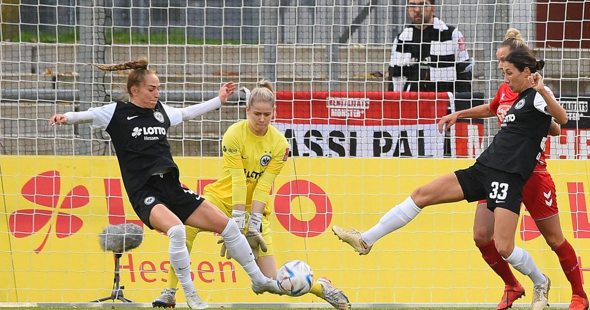  Sophia Kleinherne (links) verhindert im letzten Moment den Rückstand. (Bild: IMAGO / Jan Huebner)