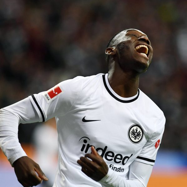  Bumm, Bumm, Kolo! Er fährt mit seinen Gegenspielern Schlitten (Bild. imago IMAGES / HUS)