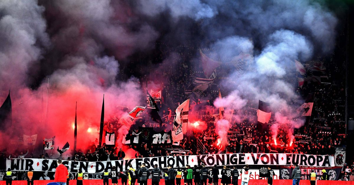 Trotz des Remis in Mainz feierten die Fans der Eintracht ihre Mannschaft wie echte Könige. Das Jahr 2022 war eines der schönsten der Vereinshistorie. (Bild: imago images / Revierfoto)