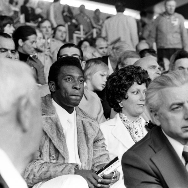  Pelé als Gast bei der WM 1974 im Frankfurter Waldstadion. (Foto: imago/Ferdi Hartung)