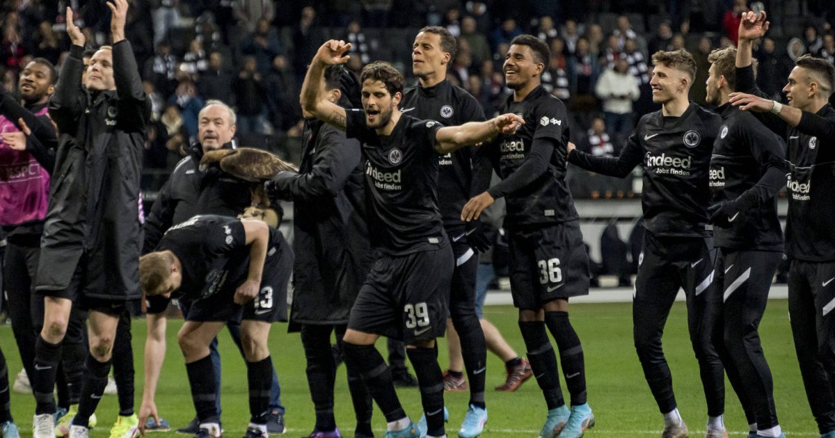  Jubel nach dem Spiel gegen Betis Sevilla (Bild: IMAGO / Beautiful Sports)