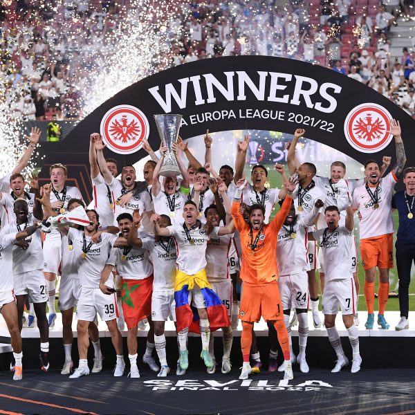  Europapokalsieger SGE! (Foto: IMAGO / Revierfoto)