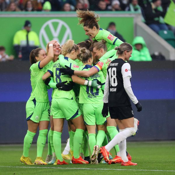  Nach 45 Minuten scheint das vermeintliche Spitzenspiel bereits entschieden zu sein. (Bild: IMAGO / regios24)