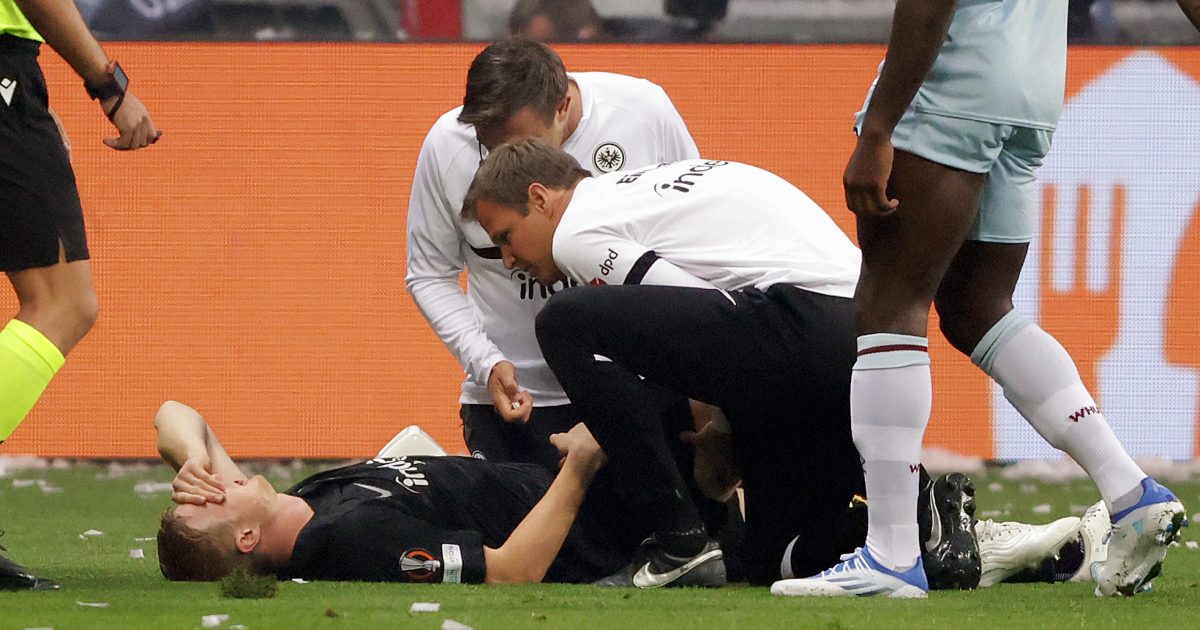 Der Moment, in welchem sich Martin Hinteregger von der Profi-Bühne verabschiedete. Beim Spiel gegen West Ham in der Europa League (Bild: Foto Rhode)