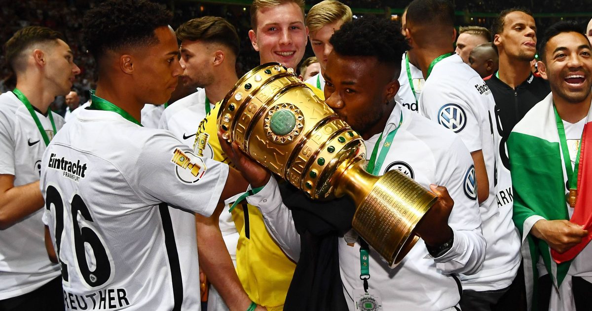  Nelson Mandela wurde mit der SGE zwar Pokalsieger – stand jedoch keine Minute auf dem Platz. (Bild: IMAGO / Jan Huebner)