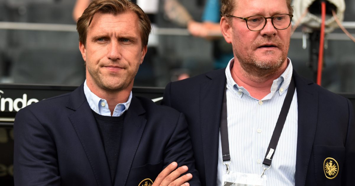Philipp Reschke (rechts) gemeinsam mit SGE-Sportvorstand Markus Krösche. (Foto: IMAGO / HJS)