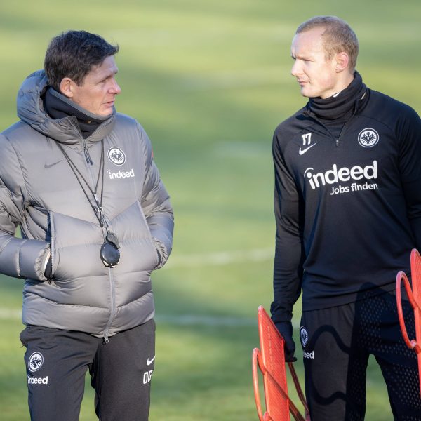  Oliver Glasner (links) und Teamkapitän Sebastian Rode (recht) sind Stützen des Erfolges. (Foto: IMAGO / Kessler-Sportfotografie)