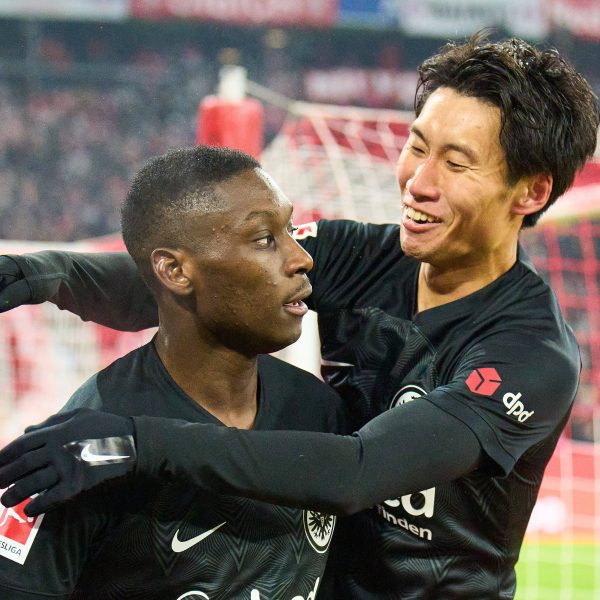  Randal Kolo Muani trifft auch gegen die Bayern zuverlässig (Foto: IMAGO / ActionPictures)