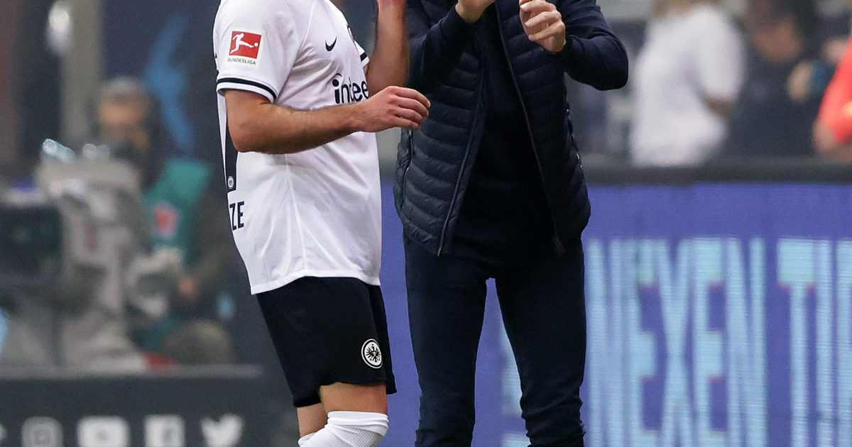  Eintracht Trainer Oliver Glasner (r.) und Mario Götze wollen sich gegen Neapel auf die eigenen Stärken besinnen. (Bild: Heiko Rhode)