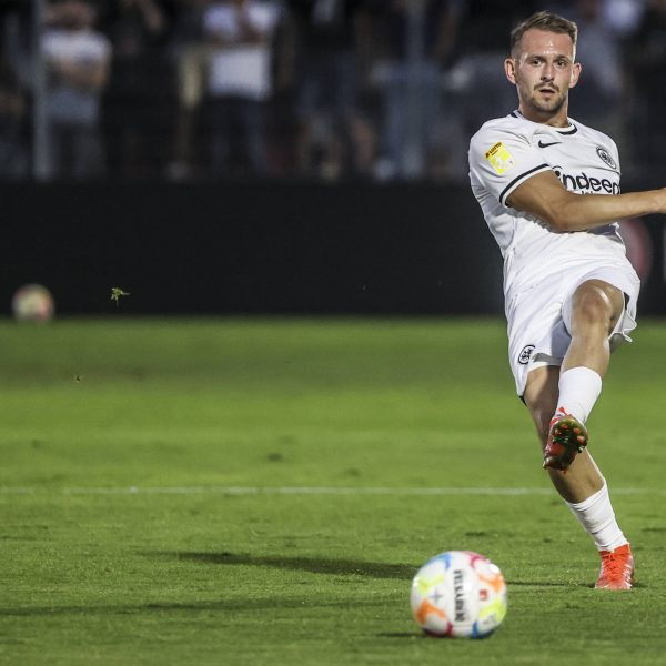  Kaum zurück, verwandelt er wieder Elfmeter: Kapitän Marc Wachs. (Bild: IMAGO / Rene Schulz)