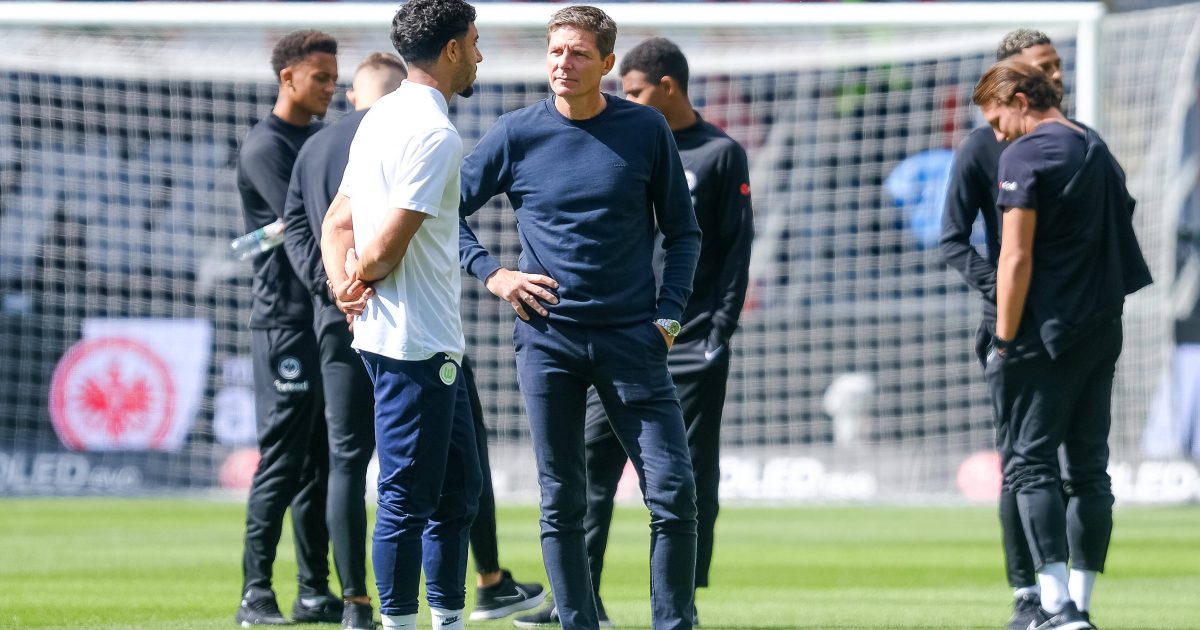  Man kennt und schätzt sich: Oliver Glasner im Gespräch mit Omar Marmoush. (Foto: imago/Eibner)