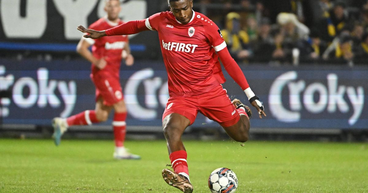 Trägt womöglich bald den Adler auf der Brust: William Pacho. (Bild: IMAGO / MB Media Solutions)