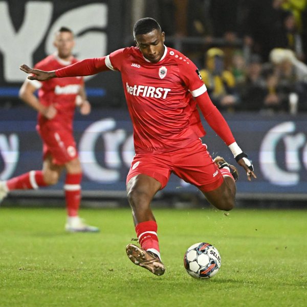  Trägt womöglich bald den Adler auf der Brust: William Pacho. (Bild: IMAGO / MB Media Solutions)