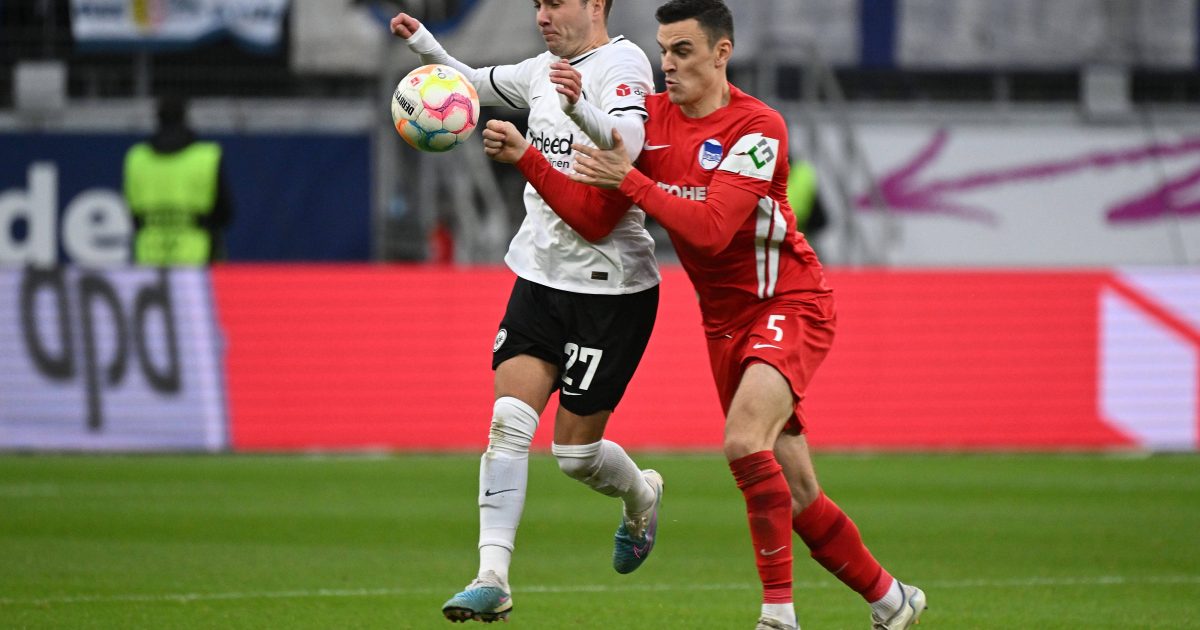 Mario Götze (links) fährt mit der SGE den nächsten Heimsieg ein. (Bild: IMAGO / Jan Huebner)