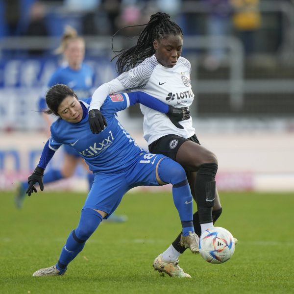  In einer zähen Partie liegen die SGE-Frauen zur Pause mit 1:0 in Front. (Bild: IMAGO / Werner Scholz)