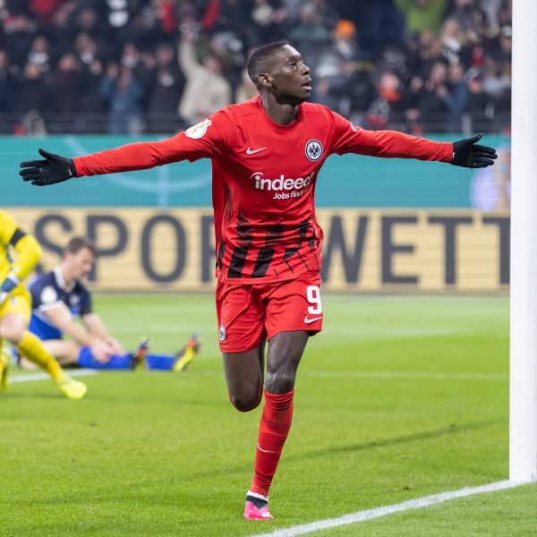  Randan Kolo Muani traf wieder doppelt und brachte die Eintracht damit auf die Siegerstraße. (Bild: Foto Rhode)