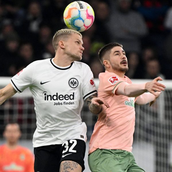  1:0 zur Pause: Frankfurt führt wegen eines Bremer Eigentores. (Foto: IMAGO / Jan Huebner)