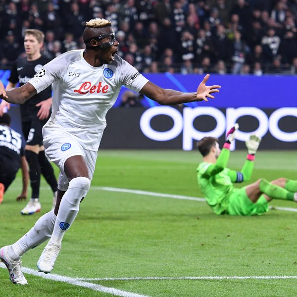  Victor Osimhen trifft, die Eintracht verliert und muss ums Weiterkommen bangen. (Foto: imago/Revierfoto)