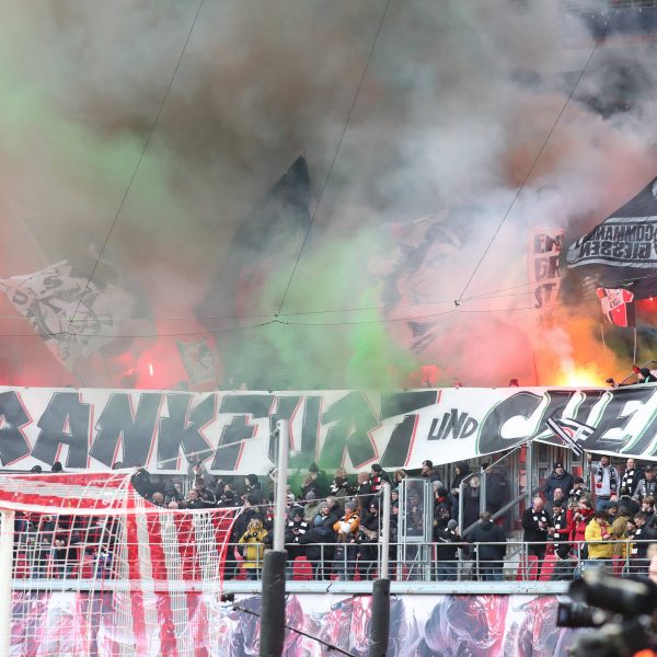  Während die Fans auf den Rängen die Freundschaft mit Chemie Leipzig feierten, gab es auf dem Platz wenig zu bejubeln. (Bild: IMAGO / Jan Huebner)