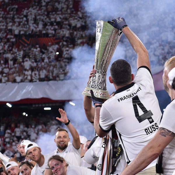  Die Eintracht verspricht einen emotionalen Kinofilm, der den Weg zum Europapokal-Sieg nachzeichnet. (Bild: IMAGO / Revierfoto)