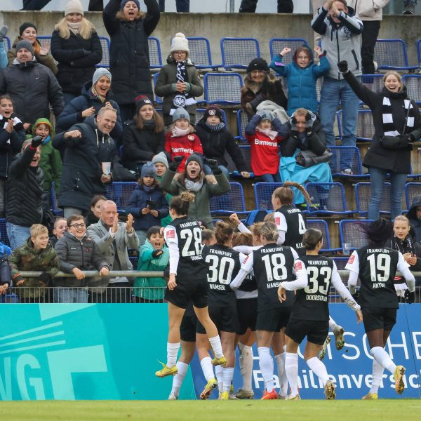  Die Fans sind auch bei den SGE-Frauen ein sehr wichtiger Faktor. (Bild: IMAGO / Eibner)