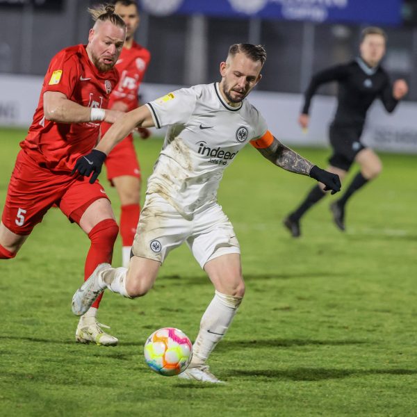  Marc Wachs vor dem entscheidenden Pass zum 3:0. (Bild: IMAGO / Rene Schulz)