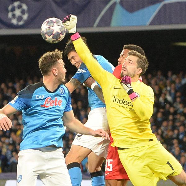  Herr der Lüfte Kevin Trapp. Am Ende musste sich aber auch Trappo geschlagen geben (Bild: IMAGO images / Independent Photo Agency)