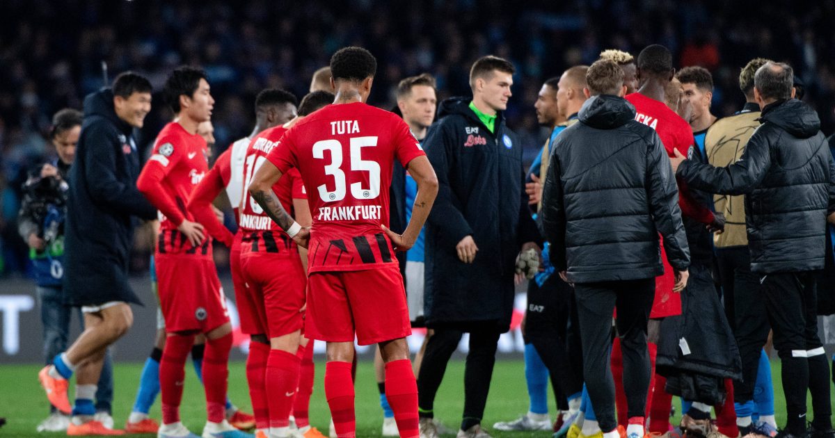 Unmittelbar nach der Partie war die Enttäuschung den Frankfurtern Spielern deutlich anzumerken. Trotz des Ausscheidens kann die SGE jedoch stolz auf ihre erste Champions-League-Teilnahme sein. (Bild: imago images / Eibner)