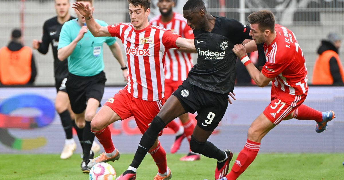 Eintracht-Angreifer Randal Kolo Muani macht ein gutes Spiel, hätte sich aber auch schon belohnen können. (Foto: IMAGO / Matthias Koch)