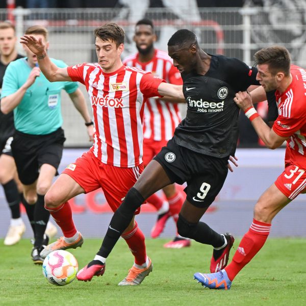  Eintracht-Angreifer Randal Kolo Muani macht ein gutes Spiel, hätte sich aber auch schon belohnen können. (Foto: IMAGO / Matthias Koch)
