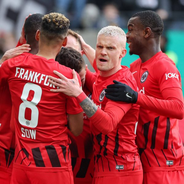  Die Eintracht bringt die Führung über die Zeit und zieht ins Halbfinale ein. (Foto: IMAGO / osnapix)