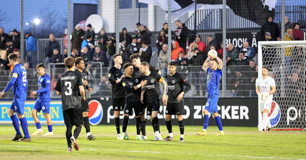  Jubel zum 2:0: Die U21 feierte den nächsten Sieg. (Bild: IMAGO / Hartenfelser)