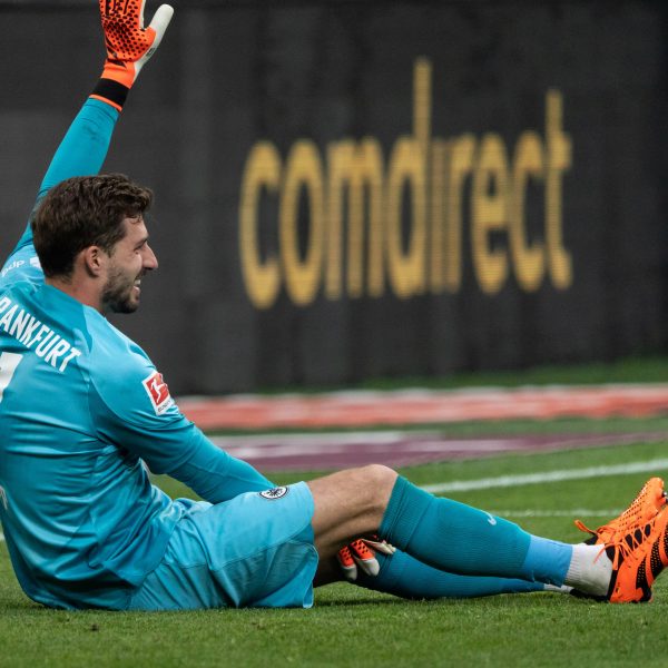  Lag verletzt am Boden: Kevin Trapp. (Bild: IMAGO / Nordphoto)