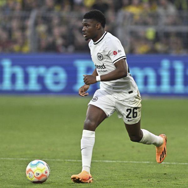  Dina Ebimbe fühlt sich wohl bei der SGE. (Bild: IMAGO / pepphoto)