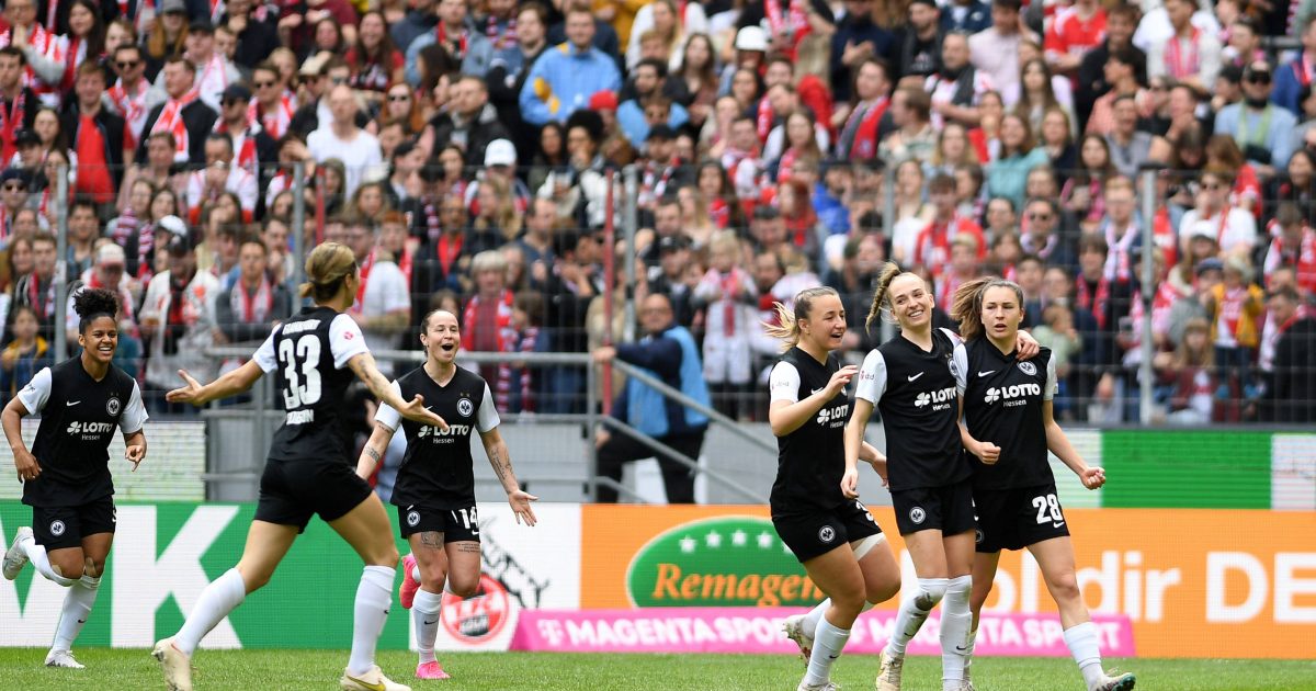  Die SGE-Frauen feiern die nächsten drei Punkte. (Bild: IMAGO / Treese)