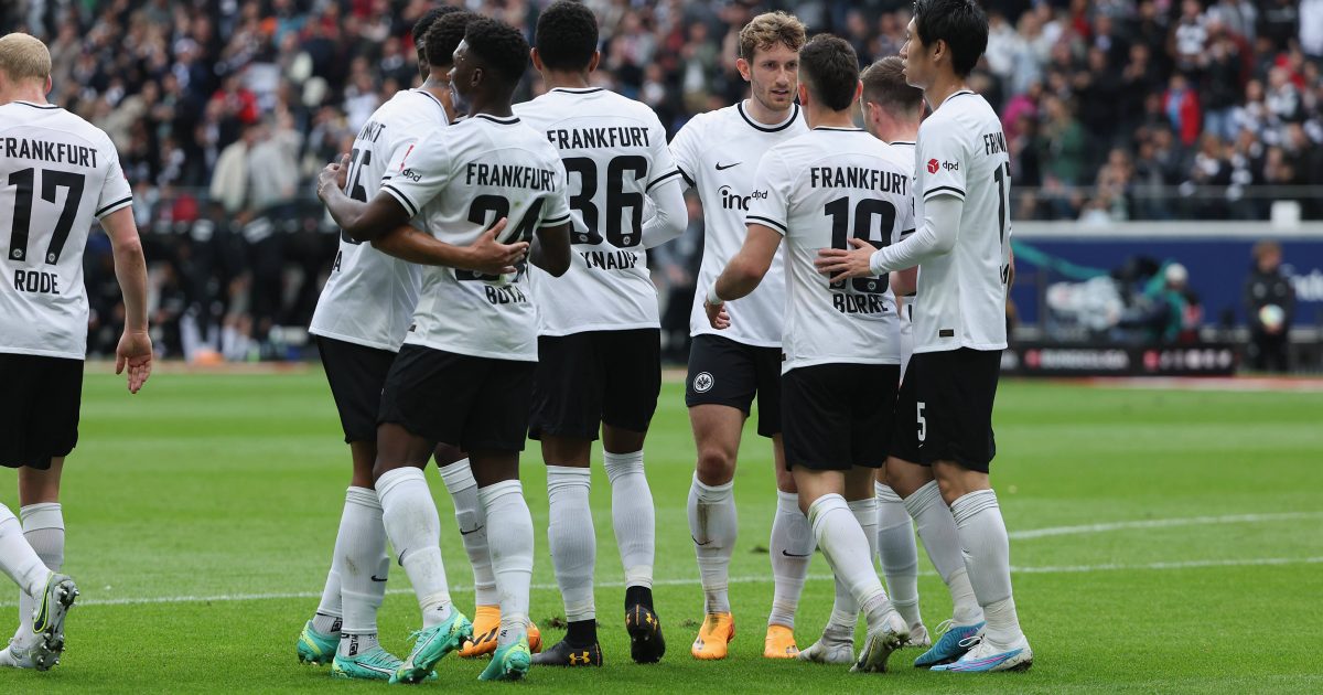  Durch ein Eigentor liegt die Eintracht in Front! (Foto: IMAGO / HMB-Media)