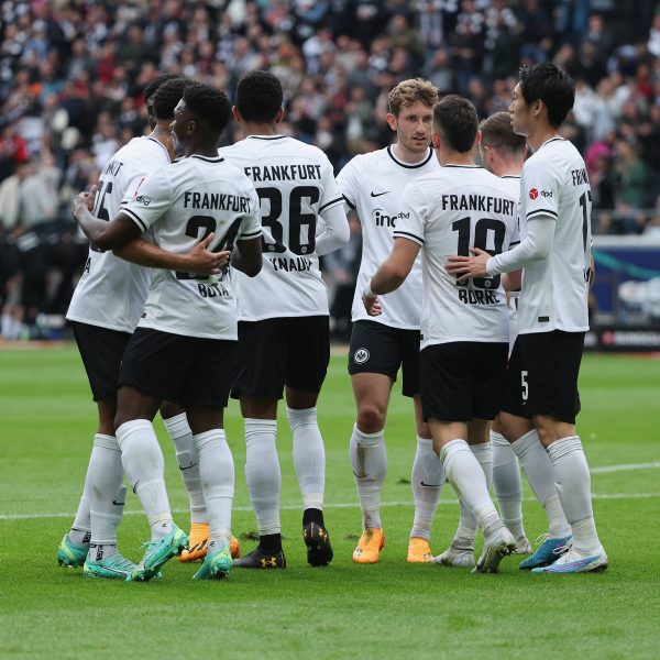  Durch ein Eigentor liegt die Eintracht in Front! (Foto: IMAGO / HMB-Media)