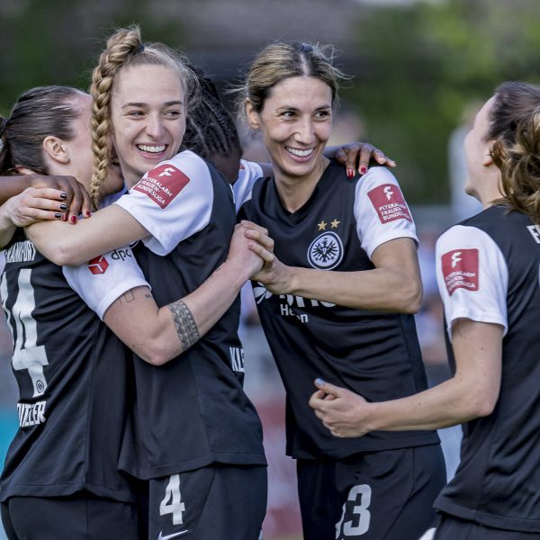  Die Adlerträgerinnen verteidigen erfolgreich den dritten Tabellenplatz. (Bild: IMAGO / Beautiful Sports)