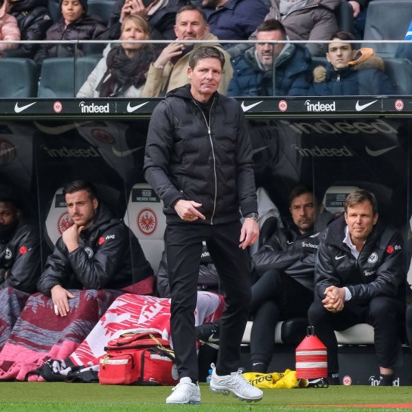  Zuletzt hatte Oliver Glasner an der Seitenlinie wenig Freude. Liegt die geringe Punkteausbeute in der Liga aber alleine am Trainer? (Bild: IMAGO / Eibner)