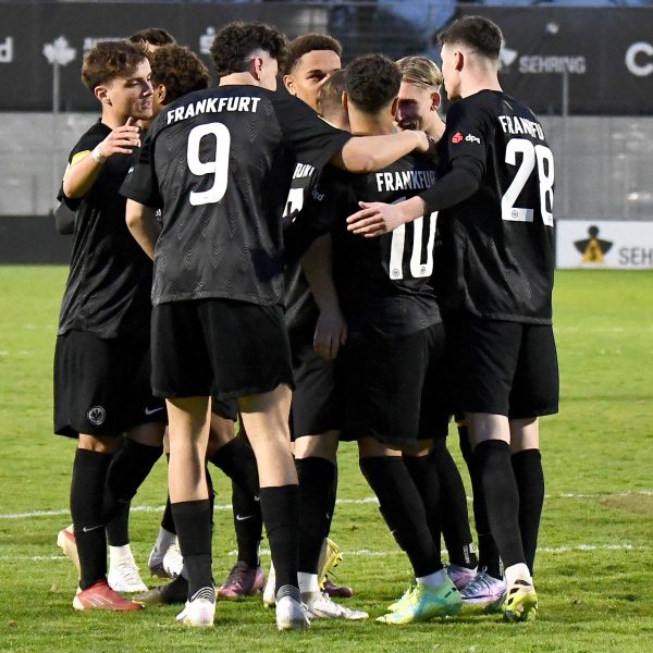  Belohnung für eine starke erste Saison: Die U21 ist Hessenmeister. (Archiv-Bild: IMAGO / Jan Huebner)