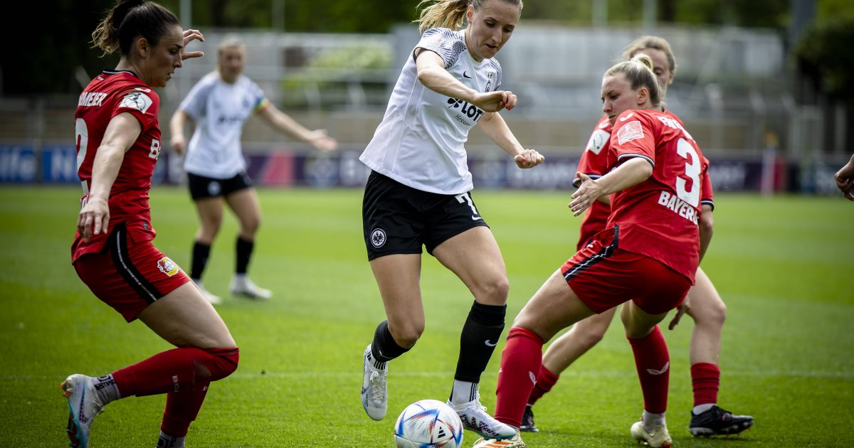 Von Leverkusen nicht zu stoppen: Lara Prasnikar (weißes Trikot). (Bild: IMAGO / Beautiful Sports)